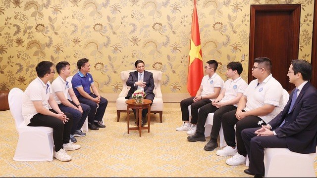 Thủ tướng động viên nhóm sinh viên Việt Nam đạt thành tích cao tại COP28