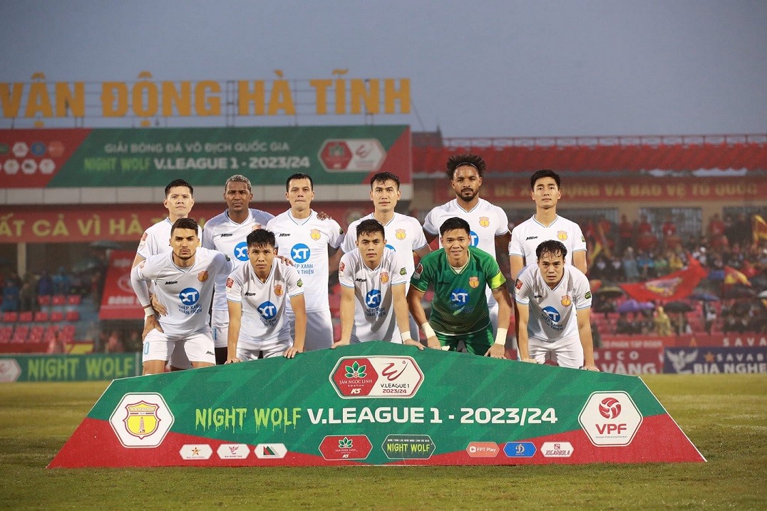 V-League 2923/24: CLB Nam Định xây chắc ngôi đầu; Hà Nội FC thua nhẹ Bình Định