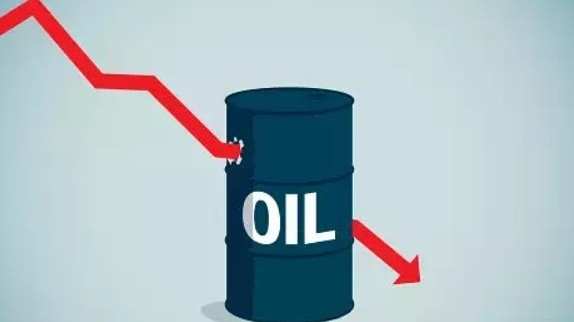 Giá xăng dầu hôm nay 9/1: Lao theo đà giảm