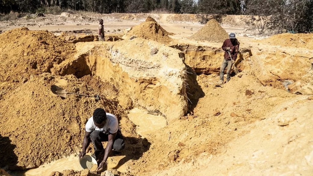 Chính quyền Libya triệt phá hoạt động khai thác vàng trái phép trên sa mạc