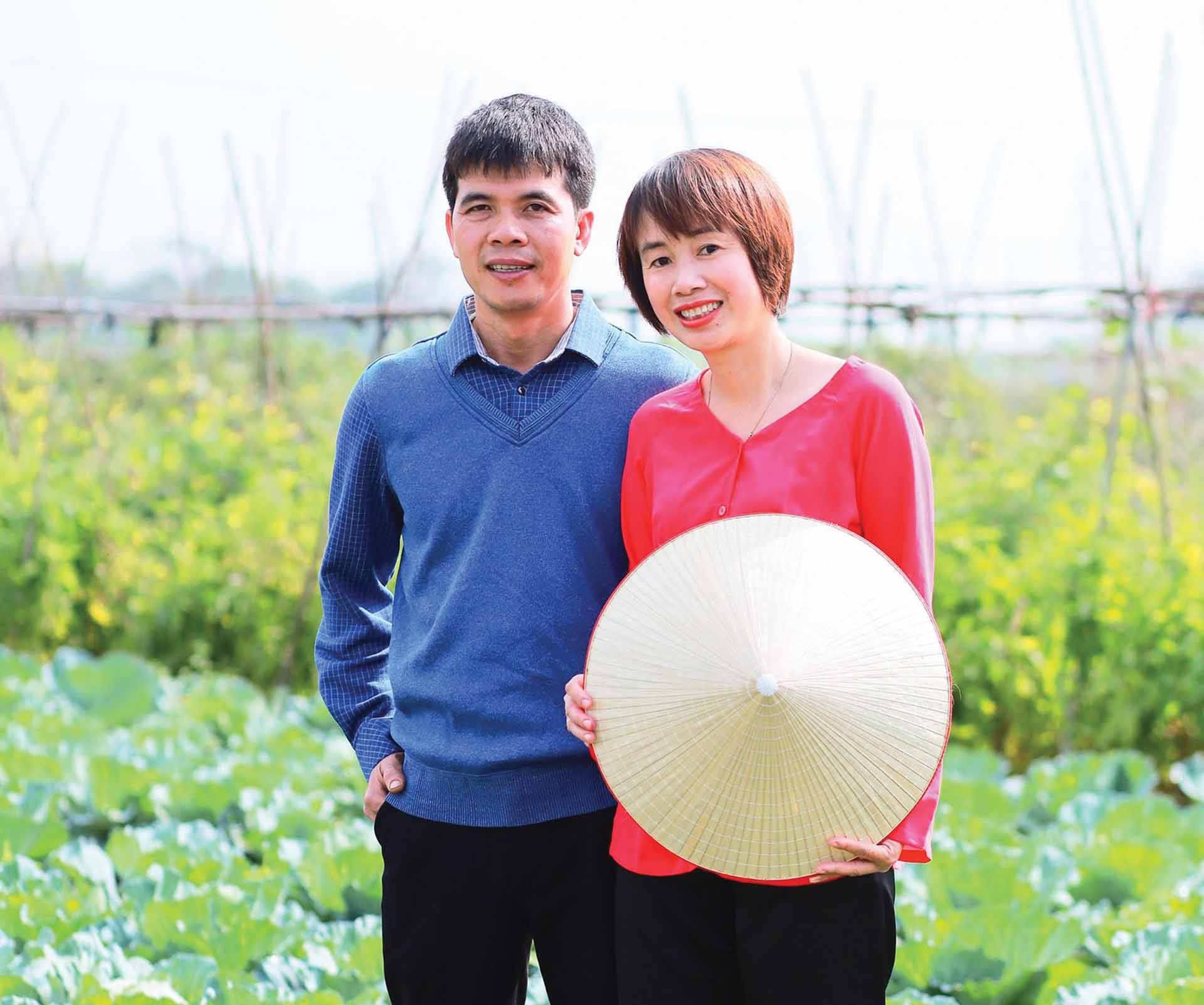 Mr. Nguyen Duc Chinh and his wife in GenXanh farm.