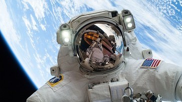 Không gian vũ trụ ảnh hưởng đến móng tay của phi hành gia như thế nào?
