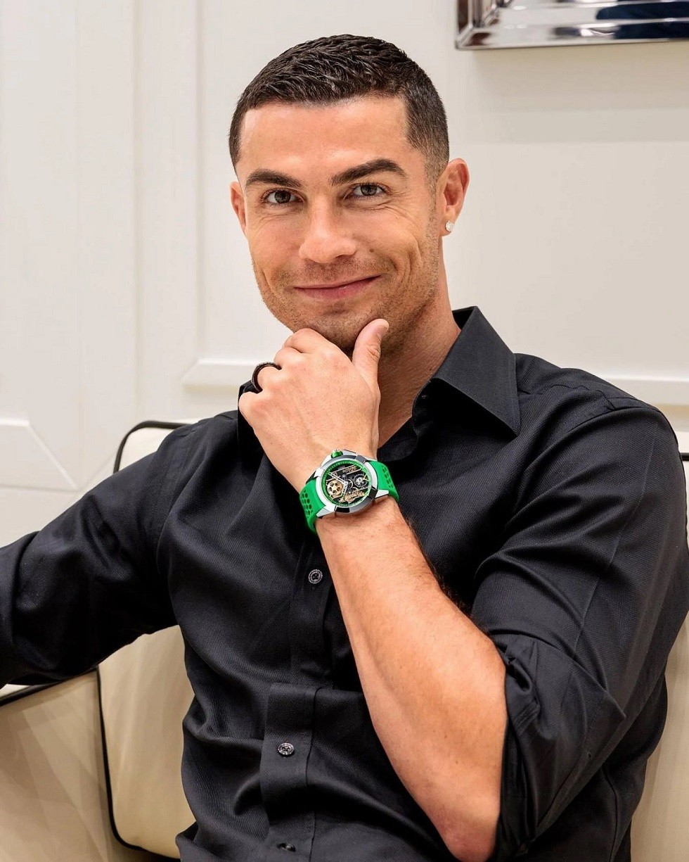 Cristiano Ronaldo trở thành vận động viên có thu nhập cao nhất năm 2023