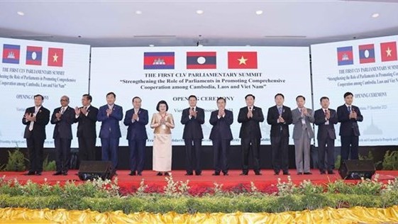 NA Chairman Vuong Dinh Hue attends CLV Parliamentary Summit