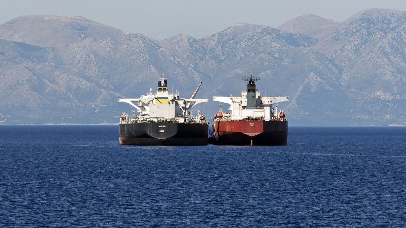 Nga ra phán quyết cuối cùng với xăng dầu; Moscow loay hoay với hàng tỷ Ruble 'mắc kẹt' ở Ấn Độ
