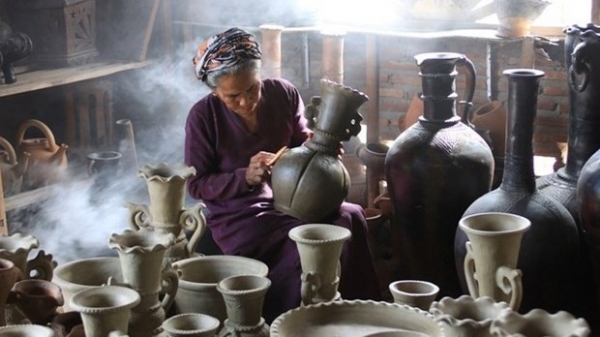 Efforts made to uphold, promote Cham people’s pottery making