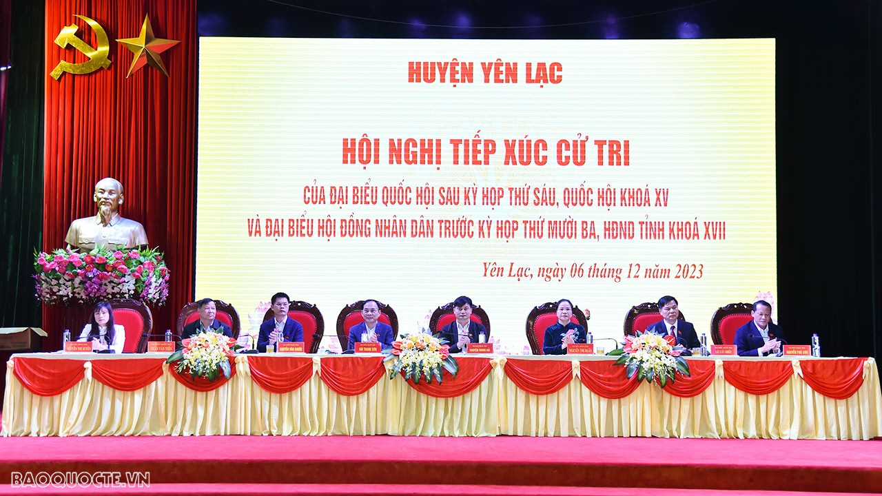 Bộ trưởng Ngoại giao Bùi Thanh Sơn cùng đoàn ĐBQH tỉnh Vĩnh Phúc tiếp xúc cử tri huyện Yên Lạc