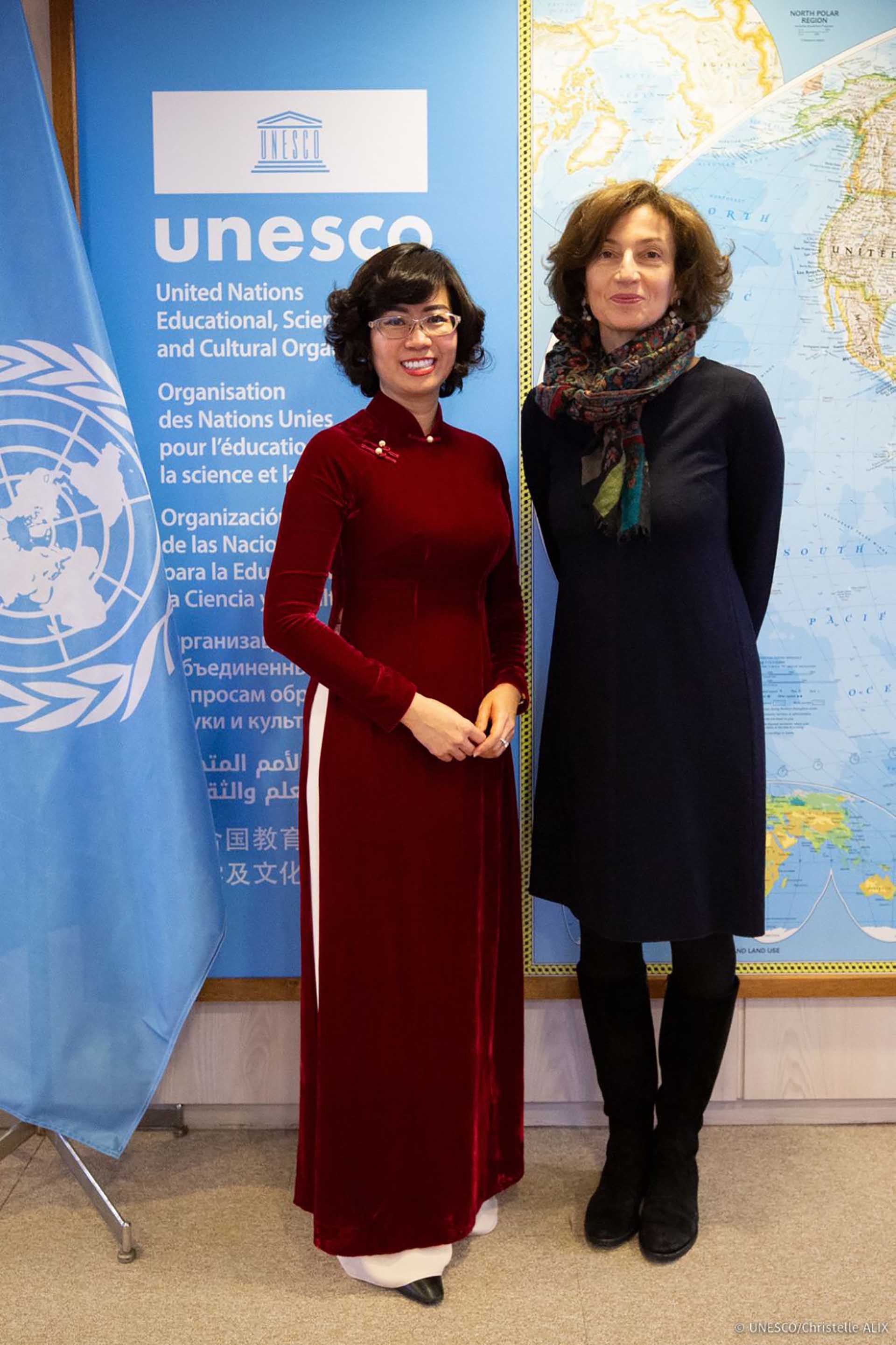 Đại sứ Lê Thị Hồng Vân và Tổng giám đốc UNESCO Audrey Azoulay.