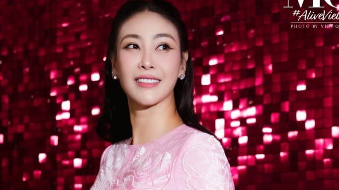 Hoa hậu Hà Kiều Anh ngày càng rạng rỡ, gợi cảm