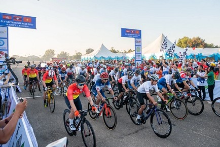 First Cambodia-Laos-Vietnam friendship bicycle race opens in Laos ​