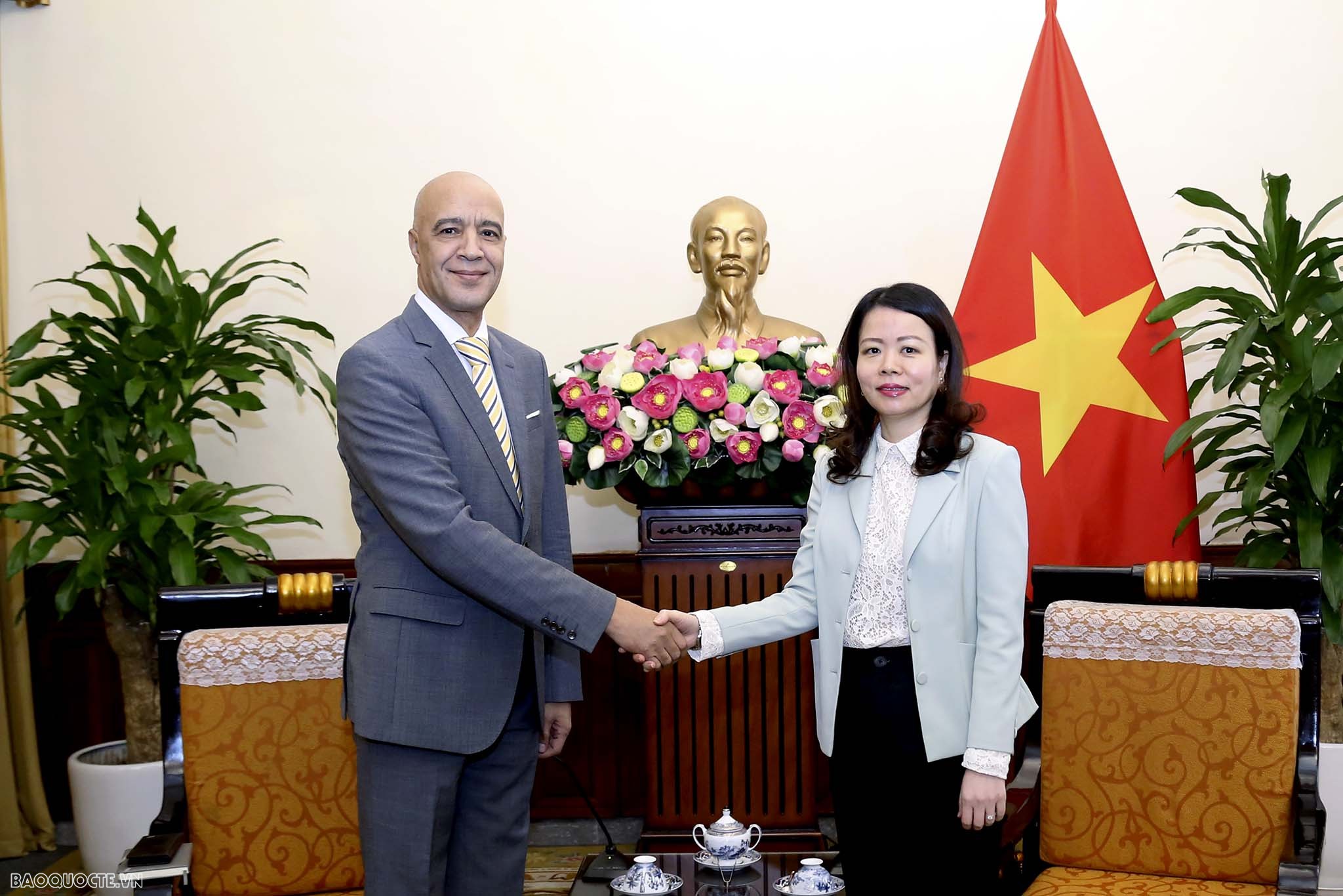 Thứ trưởng Ngoại giao Nguyễn Minh Hằng tiếp nhóm Đại sứ các nước châu Phi tại Hà Nội