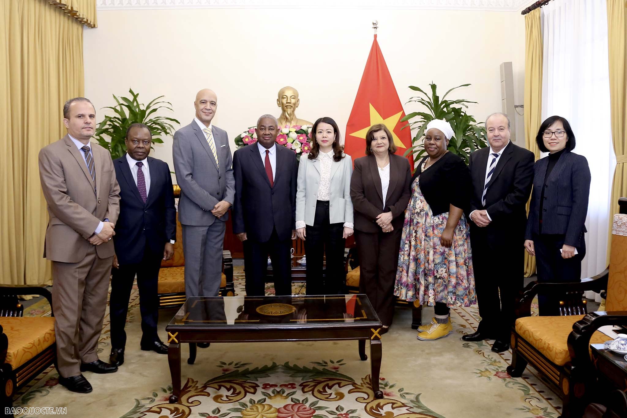 Thứ trưởng Ngoại giao Nguyễn Minh Hằng tiếp Nhóm các Đại sứ Châu Phi tại Việt Nam