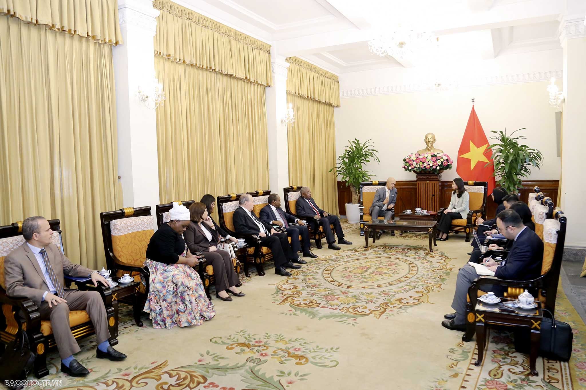 Thứ trưởng Ngoại giao Nguyễn Minh Hằng tiếp Nhóm các Đại sứ Châu Phi tại Việt Nam