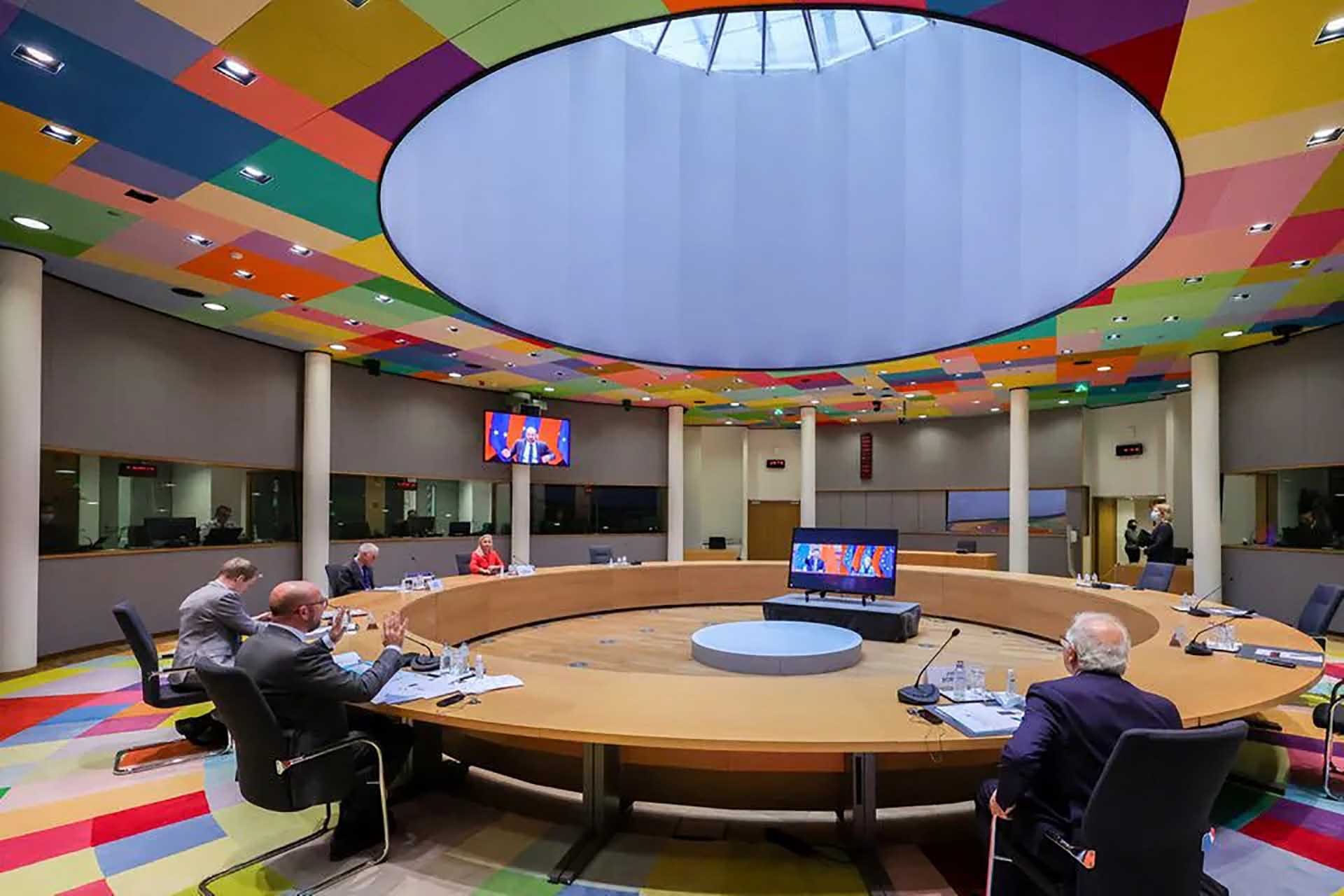Hội nghị thượng đỉnh EU-Trung Quốc theo hình thức trực tuyến ở trụ sở Hội đồng châu Âu (EC), Brussels, Bỉ ngày 1/4/2022. (Nguồn: Reuters)