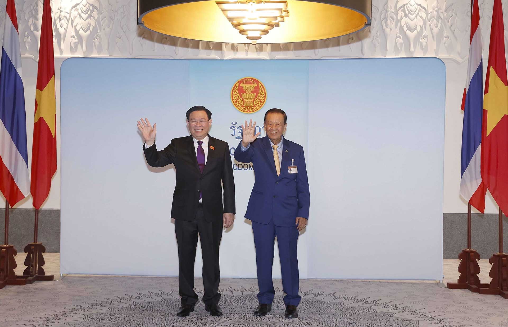Chủ tịch Quốc hội Vương Đình Huệ và Chủ tịch Quốc hội Vương quốc Thái Lan Wan Muhamad Noor Matha. (Nguồn: TTXVN)