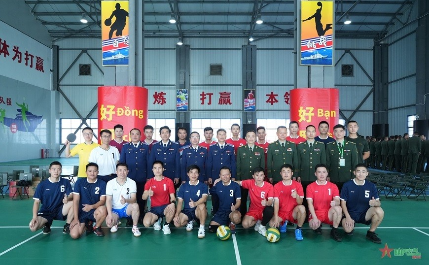 Lực lượng Cảnh sát biển Việt Nam và Cảnh sát biển Trung Quốc giao lưu bóng bàn, bóng chuyền và bóng đá