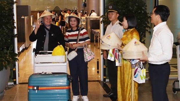 Da Nang welcomes first flight from Manila