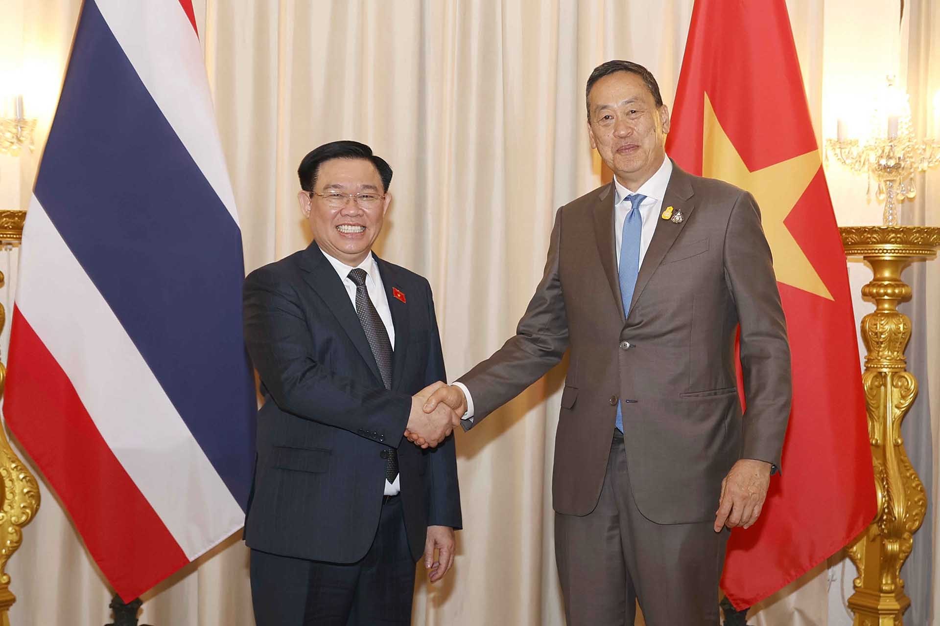 Chủ tịch Quốc hội Vương Đình Huệ hội kiến Thủ tướng Vương quốc Thái Lan Srettha Thavisin. (Nguồn: TTXVN)