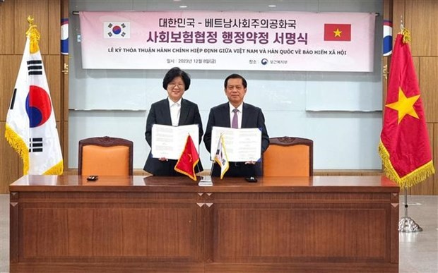 Vietnam, RoK sign deal to implement bilateral agreement on social insurance