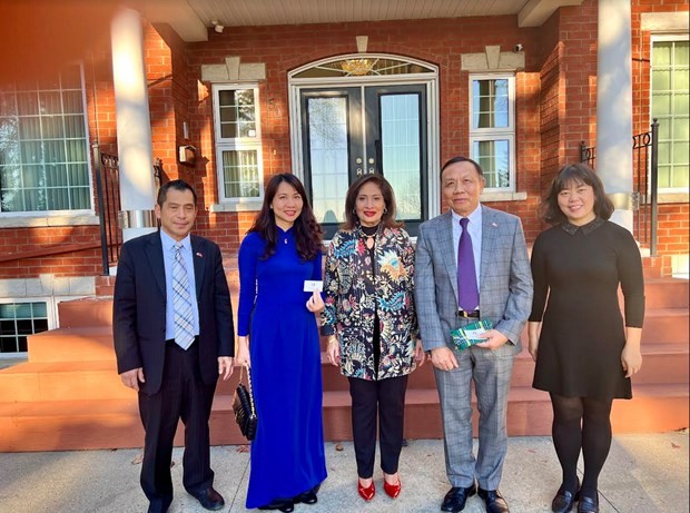 Participants at a seminar on trade and investment promotion in Alberta province. (Photo: VNA)