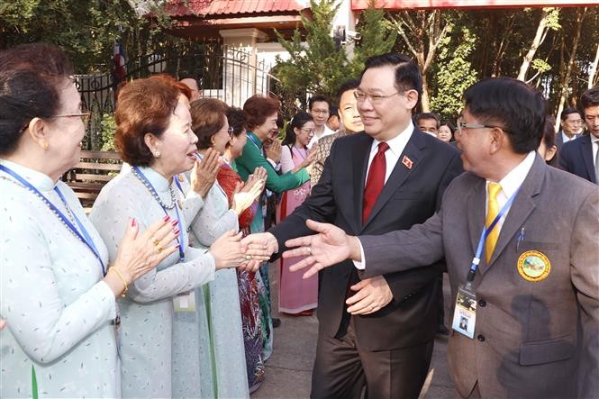 Chủ tịch Quốc hội Vương Đình Huệ đến thăm Khu di tích Chủ tịch Hồ Chí Minh. (Nguồn: TTXVN)