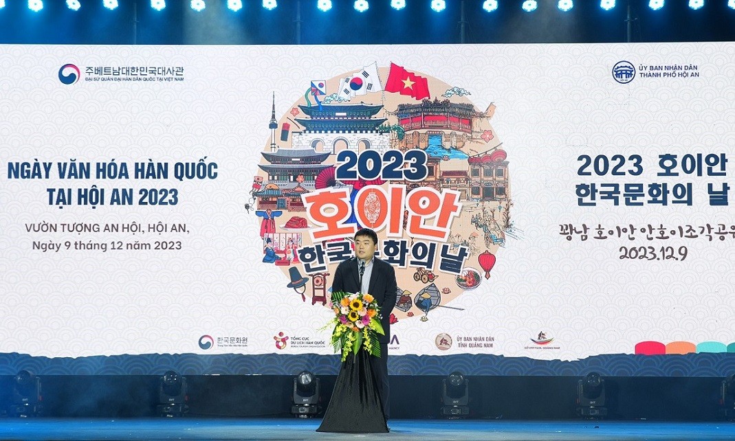 Giám đốc Trung tâm Văn hóa Hàn Quốc tại Việt Nam Choi Seung Jin phát biểu tại Ngày văn hóa Hàn Quốc tại Hội An năm 2023.