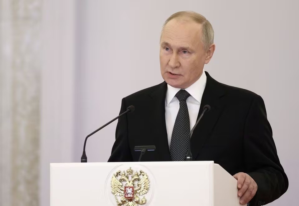Tổng thống Nga Vladimir Putin phát biểu trong lễ trao Huân chương Sao vàng ở Cung điện Grand Kremlin, Moscow, Nga, ngày 8/12. Tại đây, ông Putin tuyên bố: “Tôi sẽ tranh cử Tổng thống Liên bang Nga”, đồng thời thừa nhận rằng ông đã suy nghĩ rất lâu và kỹ l