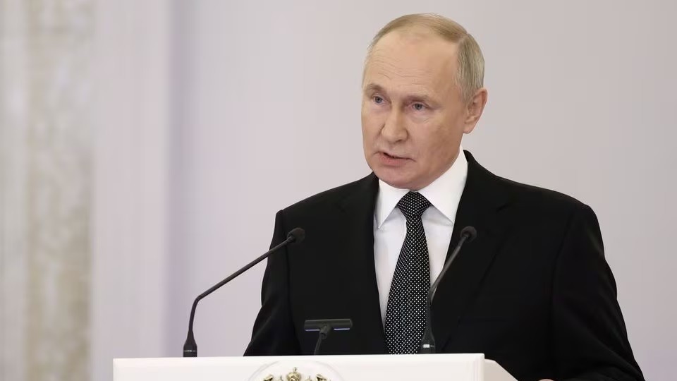 Ảnh ấn tượng (4-10/12): Tổng thống Nga Putin nói ‘không còn cách nào’ ngoài tranh cử, Mỹ kêu gọi viện trợ Ukraine, Israel tập trận ở Cao nguyên Golan