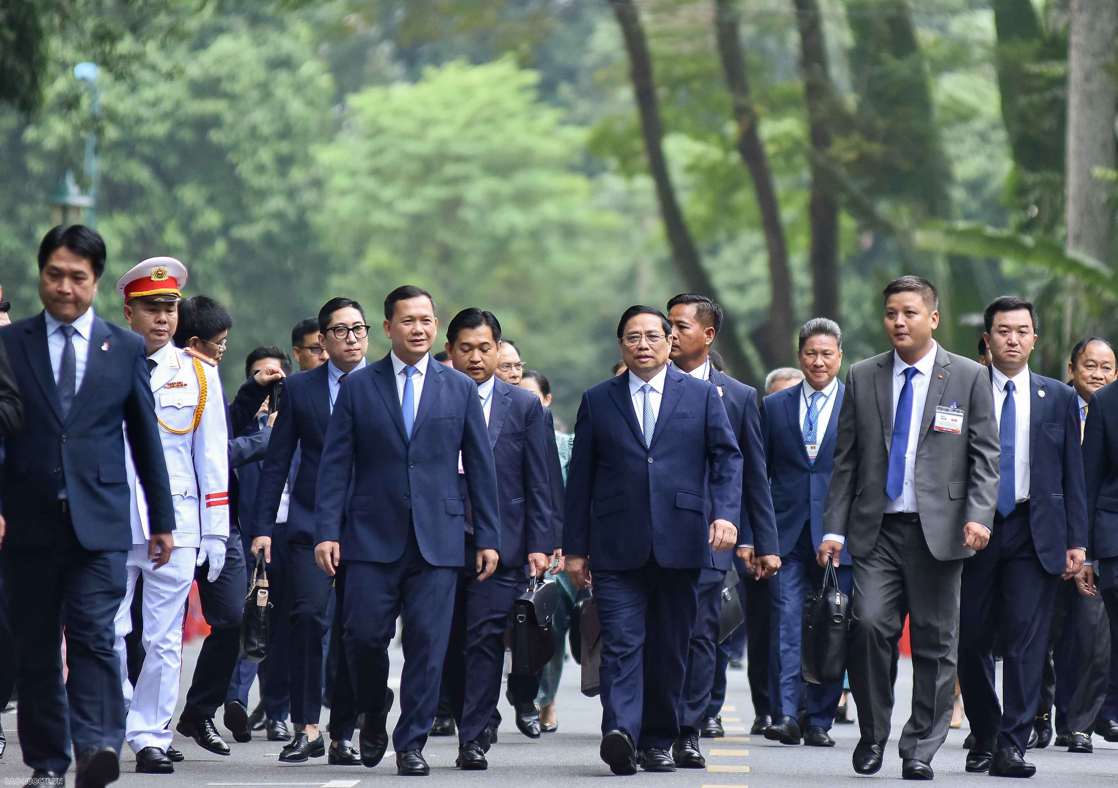 Vietnamese, Cambodian Prime Ministers hold talks in Hanoi