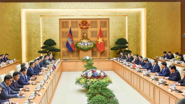 Vietnamese, Cambodian Prime Ministers hold talks in Hanoi