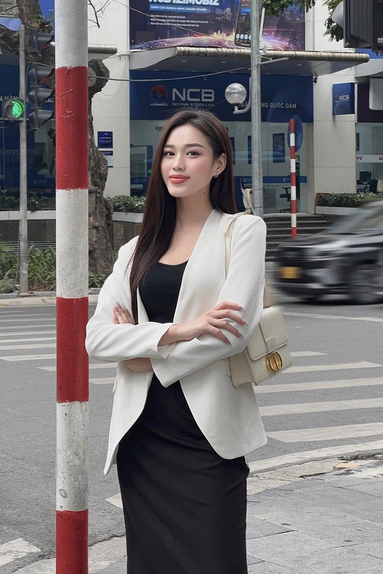 Dàn Hoa hậu, Á hậu Việt Nam thanh lịch với áo blazer thiết kế không ve cổ và đơn sắc