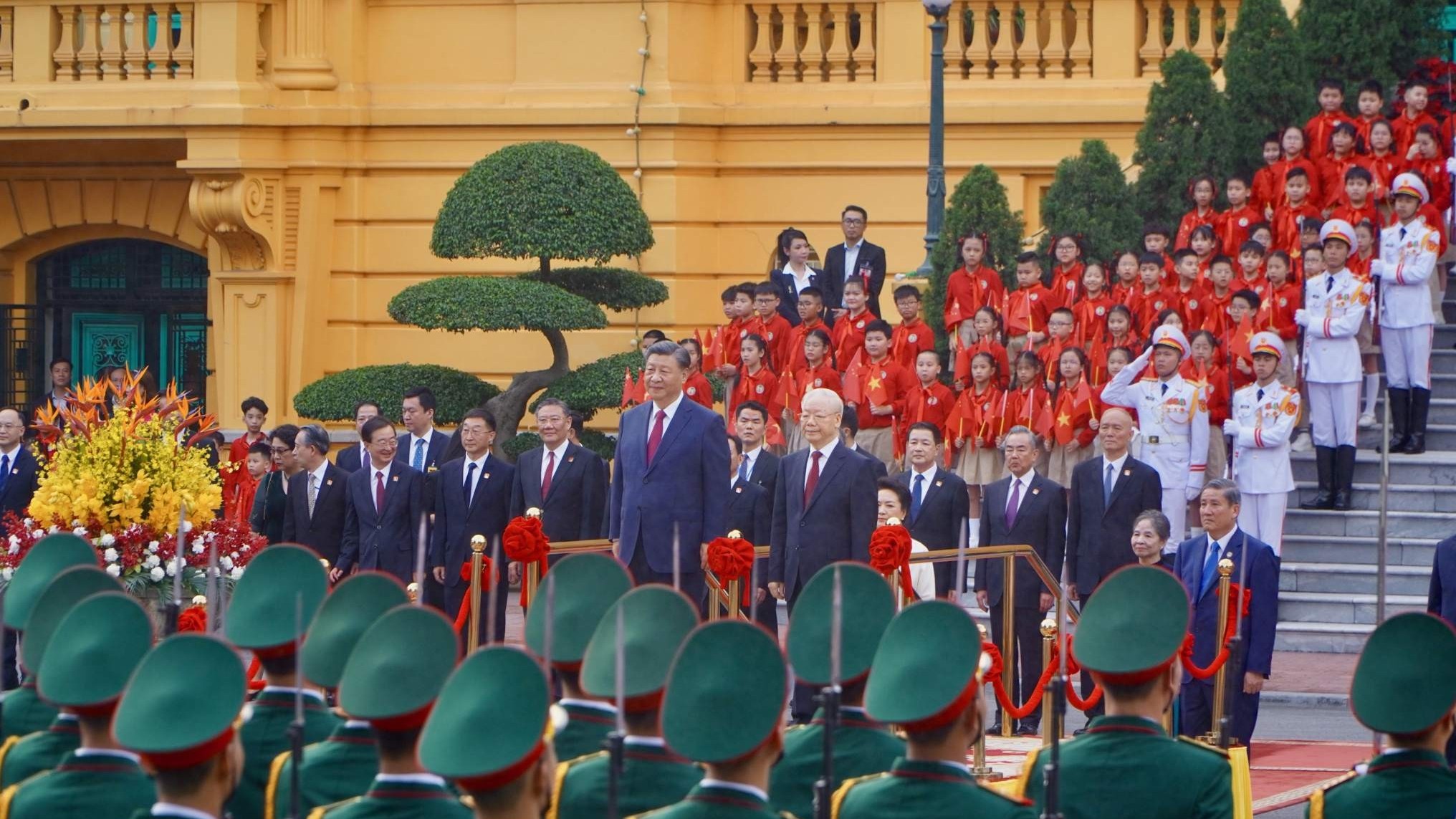 21 loạt đại bác rền vang đón Tổng Bí thư, Chủ tịch Trung Quốc Tập Cận Bình và Phu nhân