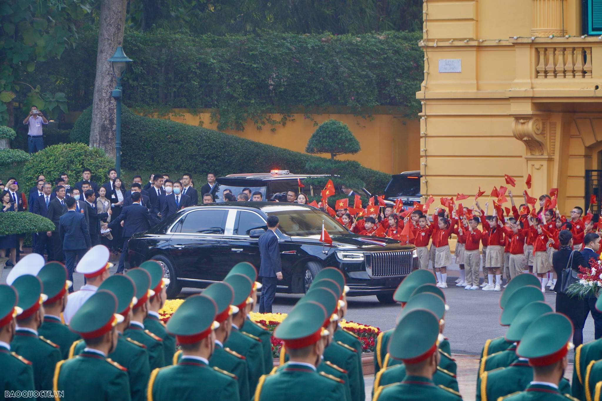 21-cannon salute to welcome General Secretary, President of China Xi Jinping in Hanoi