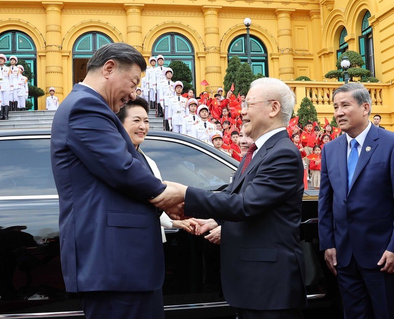 21-cannon salute to welcome General Secretary, President of China Xi Jinping in Hanoi