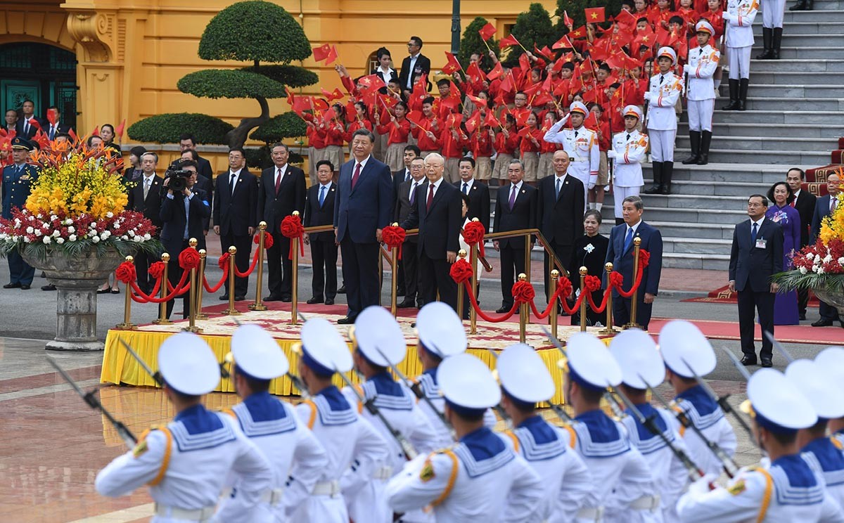 21-cannon salute to welcome General Secretary, President of China Xi Jinping in Hanoi