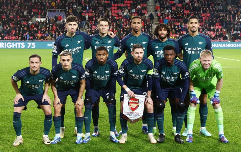 HLV Arteta tung ra sân đội hình Arsenal gồm nhiều cầu thủ dự bị.
