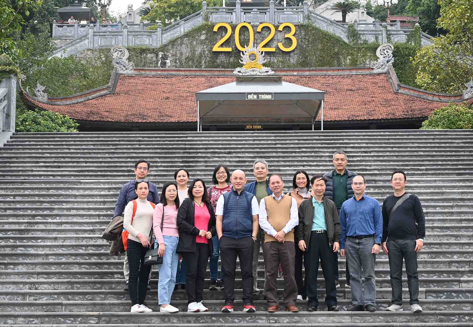 Đoàn Chi bộ Thanh tra Bộ Ngoại giao thăm Khu di tích lịch sử Quốc gia đặc biệt  đền Cửa Ông.