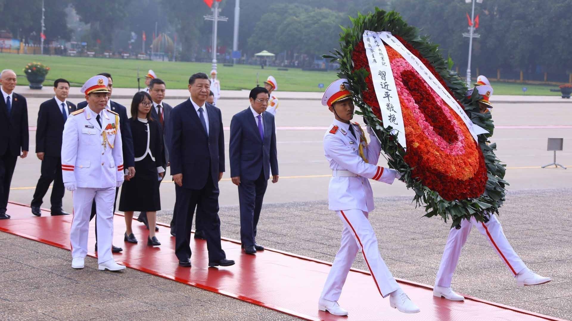 Tổng Bí thư, Chủ tịch nước Trung Quốc Tập Cận Bình vào Lăng viếng Chủ tịch Hồ Chí Minh