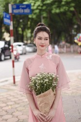 Thời trang thanh lịch, ngọt ngào của diễn viên Hương Giang