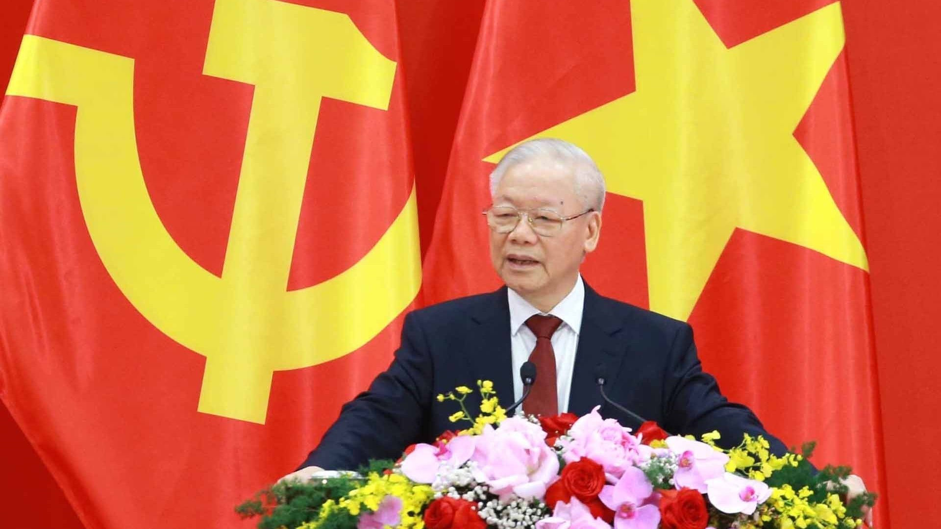 Tự hào và tin tưởng dưới lá cờ vẻ vang của Đảng, quyết tâm xây dựng nước Việt Nam ngày càng giàu mạnh, văn minh, văn hiến và anh hùng