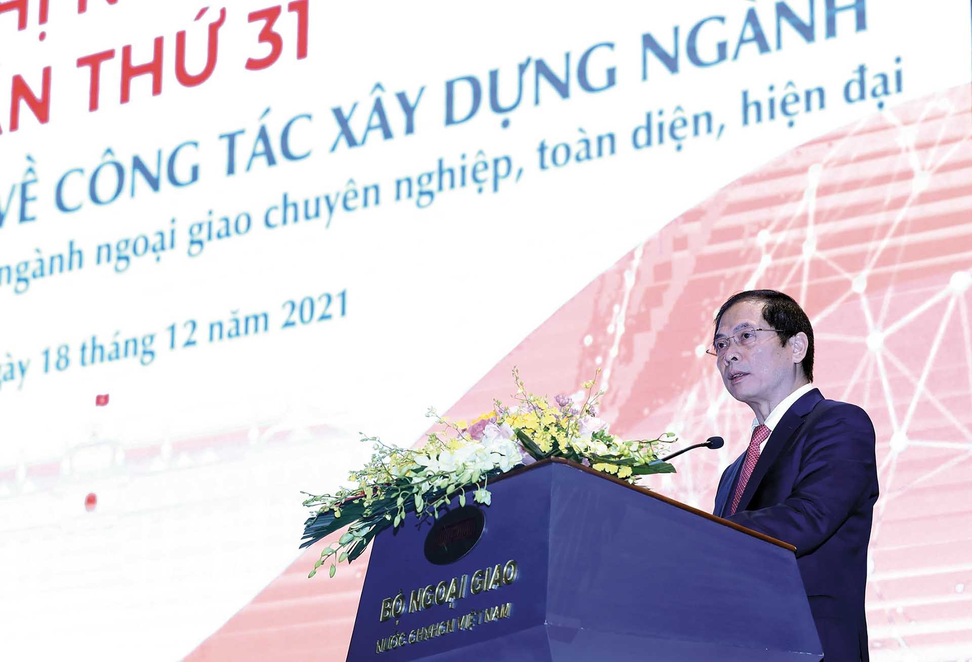 Bộ trưởng Ngoại giao Bùi Thanh Sơn phát biểu tại Hội nghị Ngoại giao lần thứ 31, tháng 12/2021. 