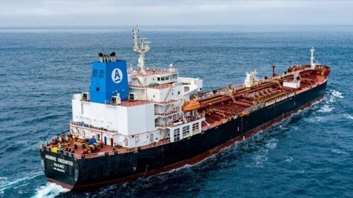 Thêm 2 tàu container trên đường tới Israel bị Houthi tấn công tên lửa trên Biển Đỏ