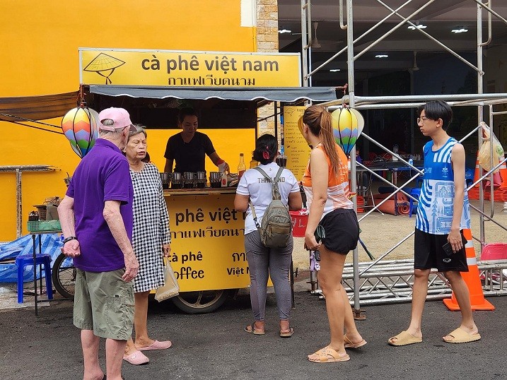 Dạo Phố Việt Nam đầu tiên trên thế giới