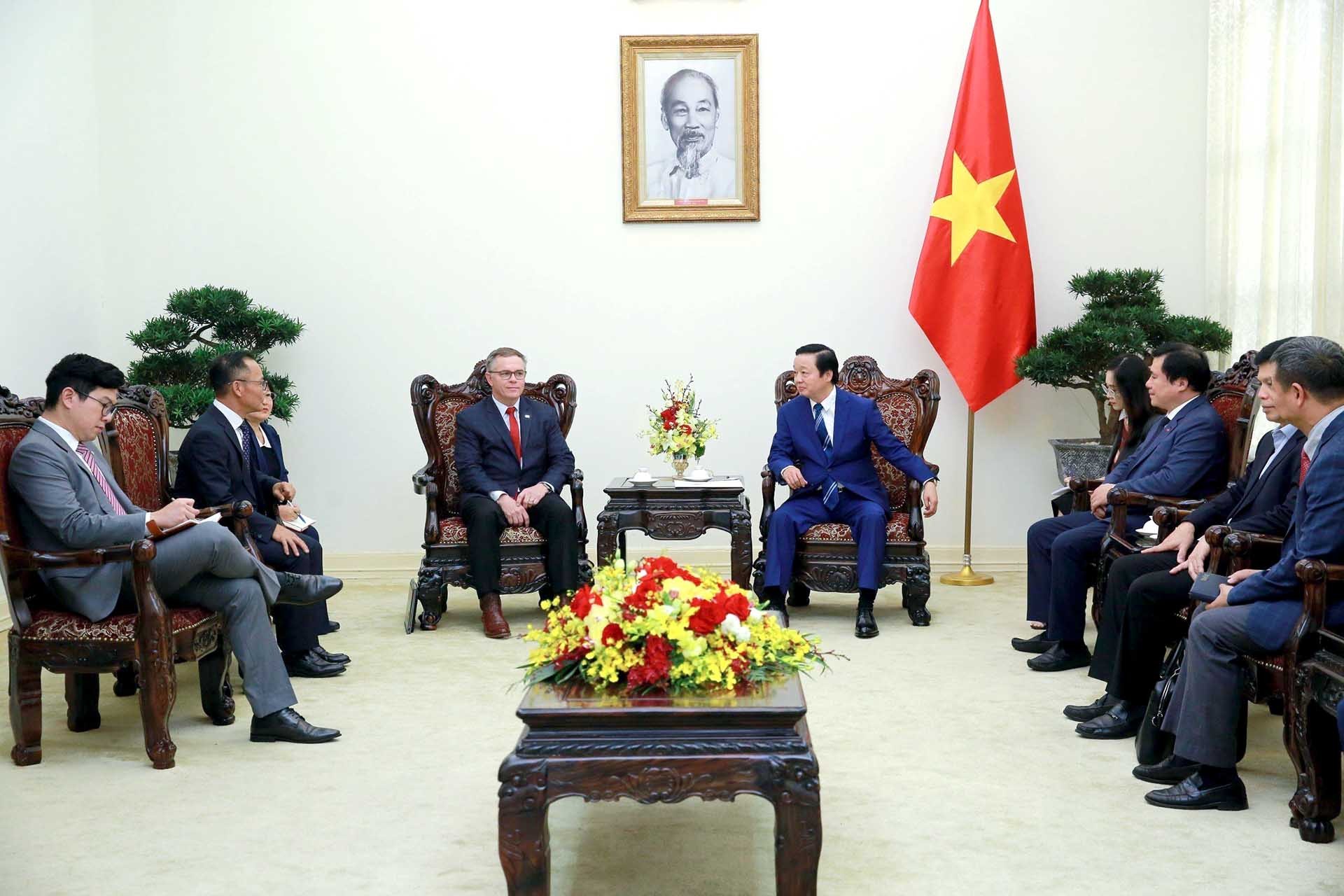 Phó Thủ tướng Trần Hồng Hà tiếp ông Robert McIntosh, Phó Chủ tịch cấp cao Tập đoàn Dell. (Nguồn: TTXVN)