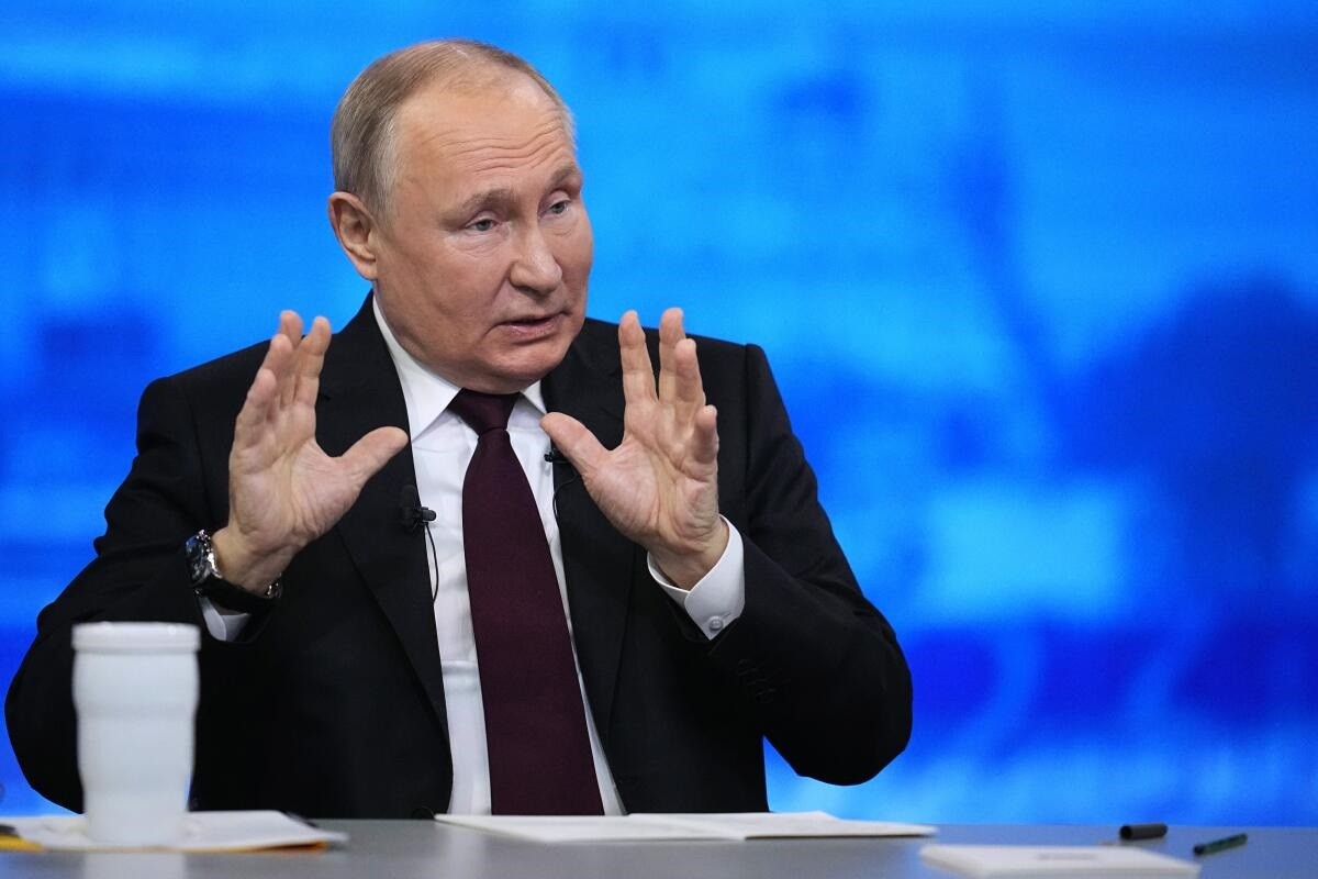 (12.14) Tổng thống Nga Vladimir Putin trong buổi giao lưu với người dân Nga ngày 14/12. (Nguồn: AP)