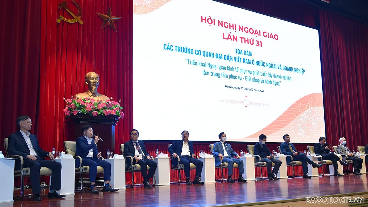 Tọa đàm giữa các Trưởng Cơ quan đại diện Việt Nam ở nước ngoài và doanh nghiệp, bên lề Hội nghị Ngoại giao 31, tháng 12/2021. (Ảnh: Tuấn Anh)