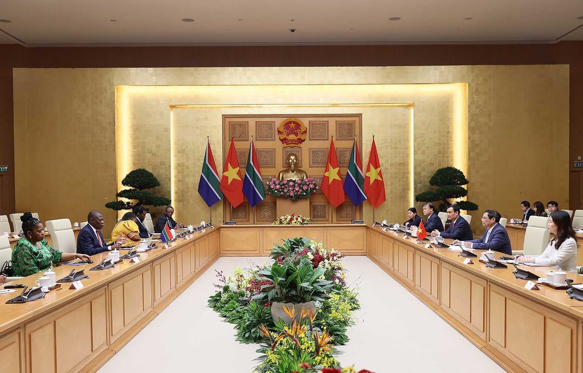 Thủ tướng Phạm Minh Chính tiếp Phó Tổng thống Cộng hòa Nam Phi Paul Mashatile. (Nguồn: TTXVN)