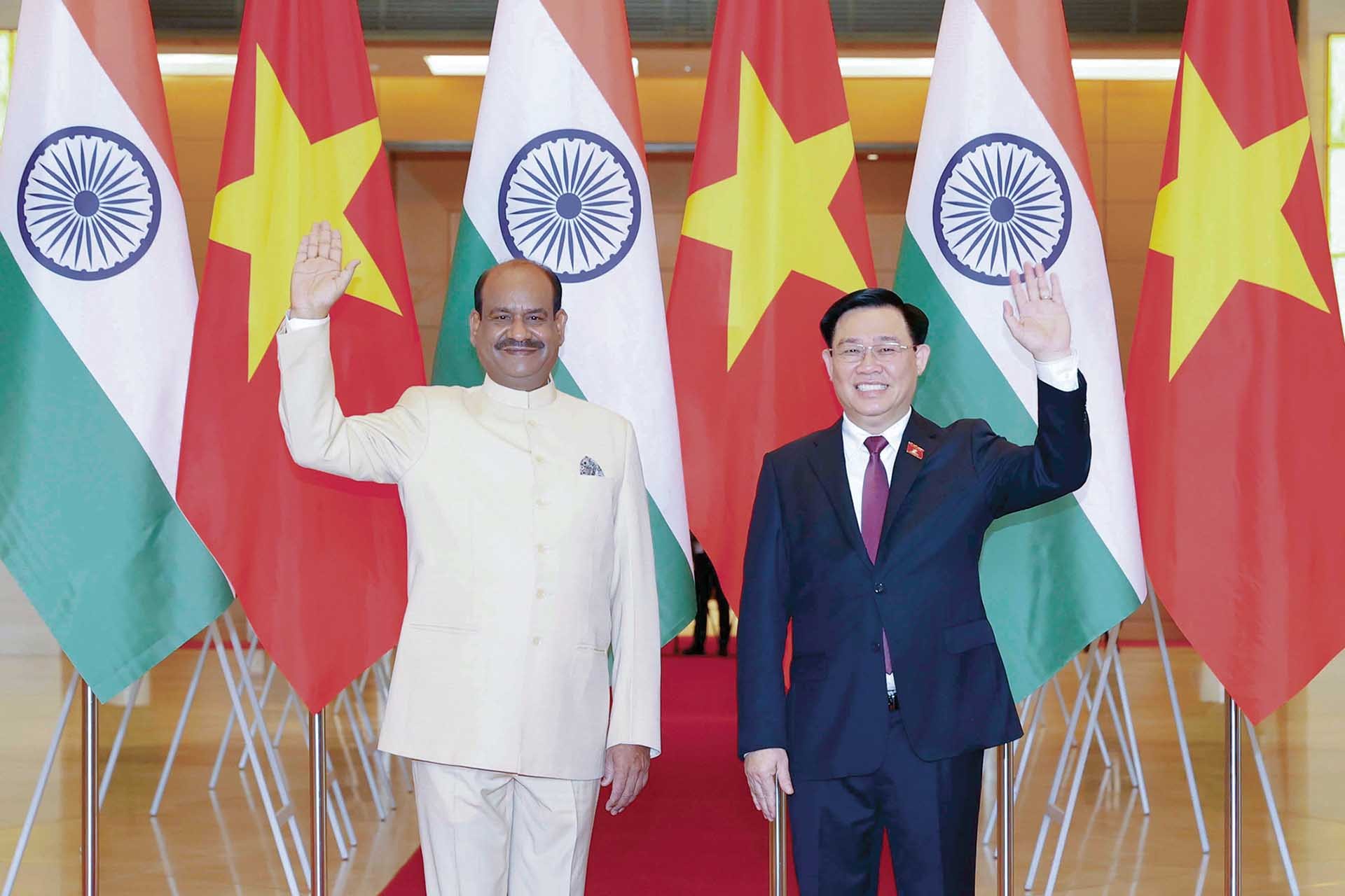 Chủ tịch Quốc hội Vương Đình Huệ chủ trì Lễ đón Chủ tịch Hạ viện Ấn Độ Om Birla nhân chuyến thăm chính thức Việt Nam, tháng 4/2022.