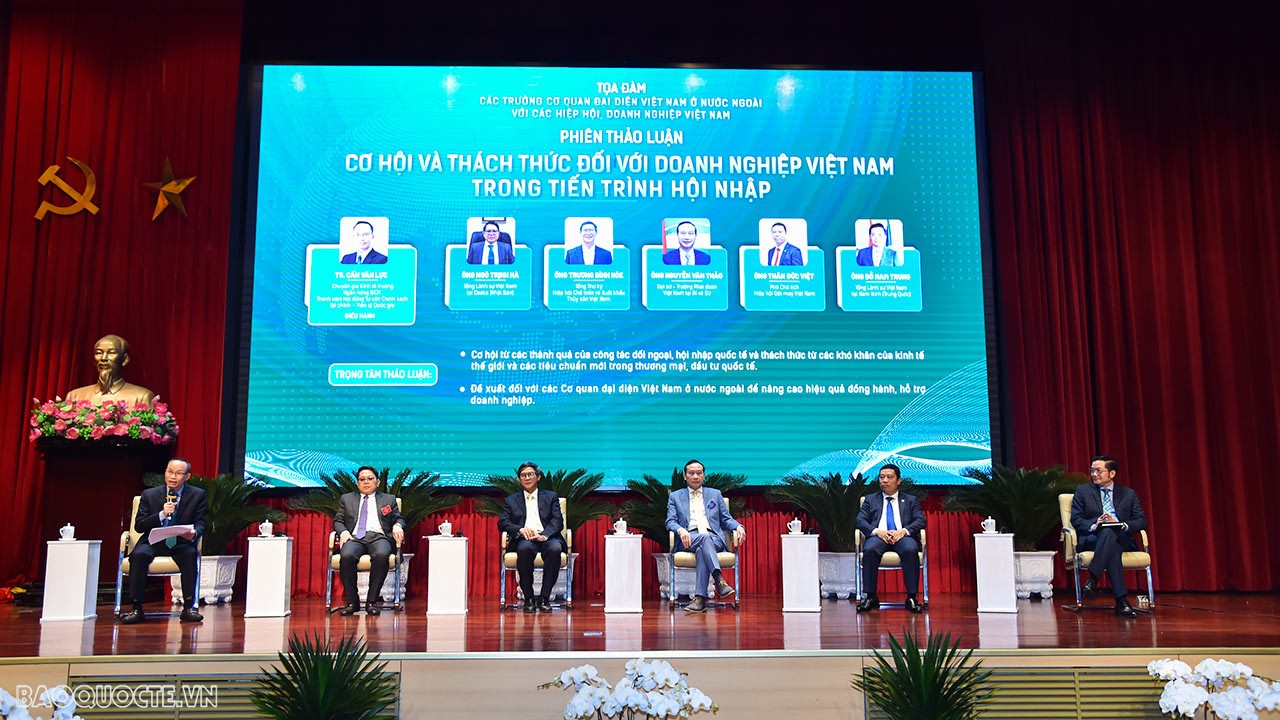 Khai mạc Tọa đàm giữa các Trưởng Cơ quan đại diện Việt Nam ở nước ngoài với các hiệp hội và doanh nghiệp