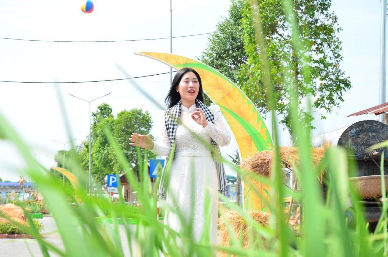 NSƯT Hương Giang ra mắt MV 'Đàn Sáo Hậu Giang' chào mừng Festival Quốc tế Lúa gạo 2023